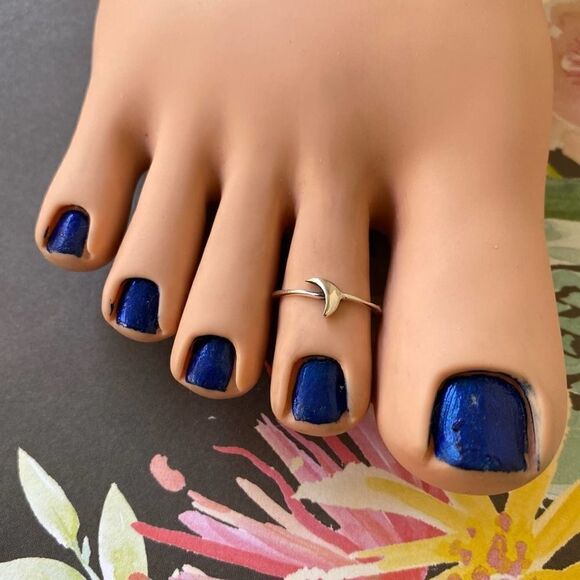 Crescent Moon Sterling Silver Toe Ring - Picture 1 of 4